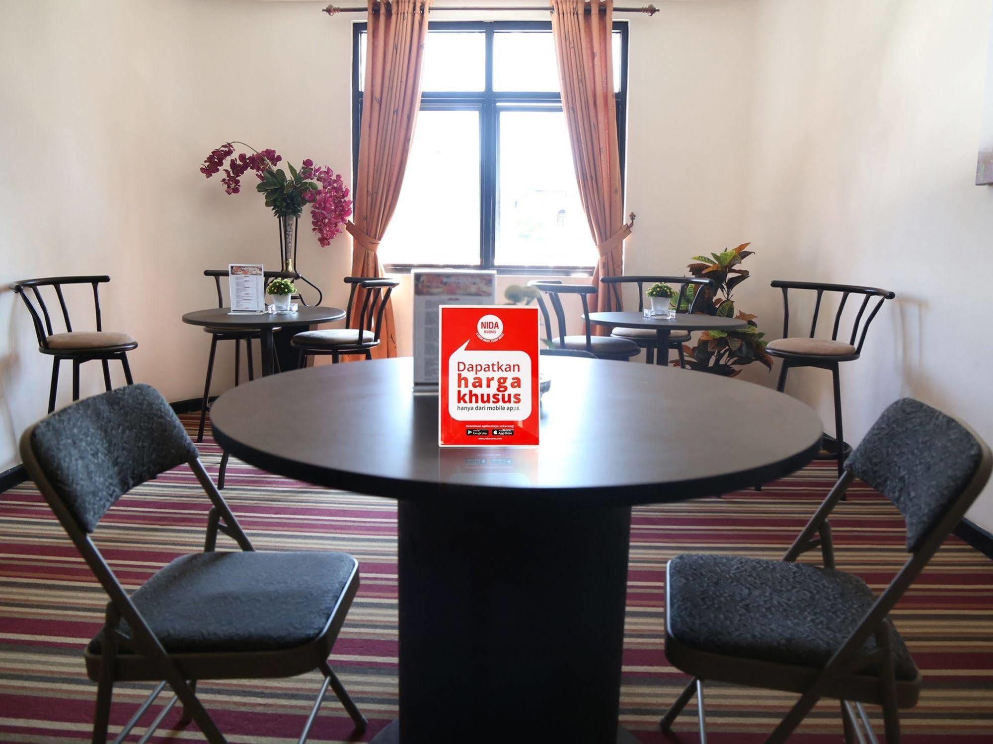 Nida Rotterdam Hotel 2*